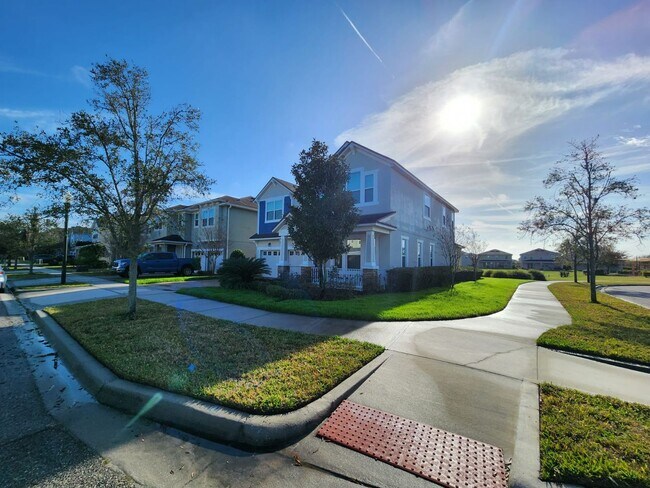 Building Photo - BEAUTIFUL LAKE VIEW AND CORNER LOT HOME WI...