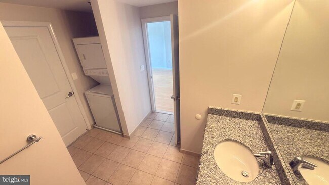 Building Photo - 5750 Bou Ave