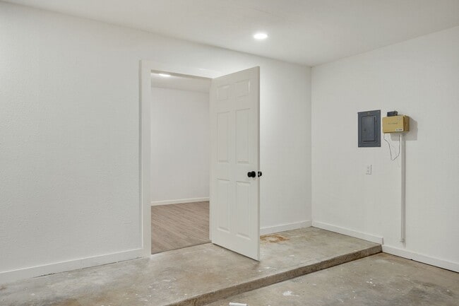 Building Photo - Completely Remodeled Four Bedroom