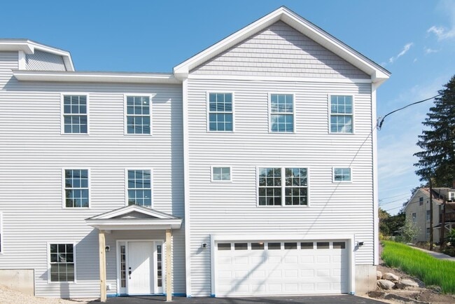 Building Photo - 575 Hall St