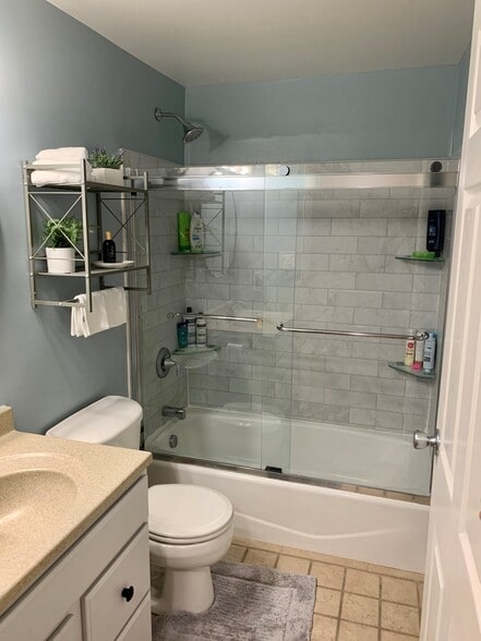 Building Photo - 222 Shadowlawn Cir