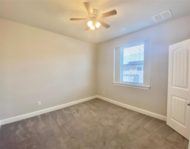 Building Photo - 2212 Laurel Arbor Dr