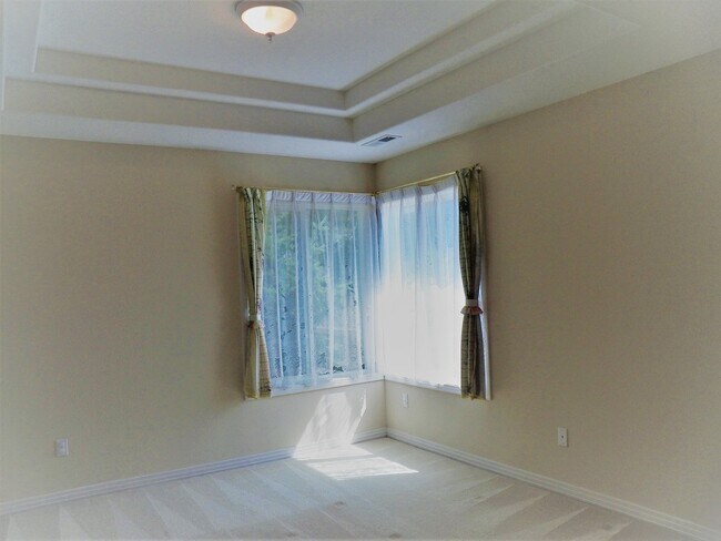 Building Photo - **PENDING** Wonderful West Linn Home!