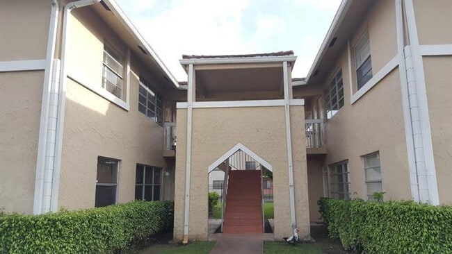 Primary Photo - 9948 Twin Lakes Dr