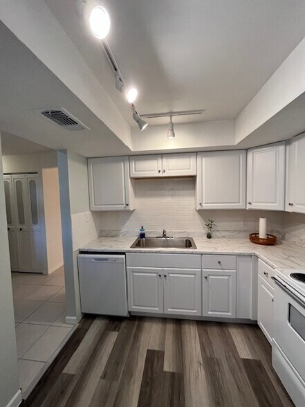 Primary Photo - 3504 Beneva Rd
