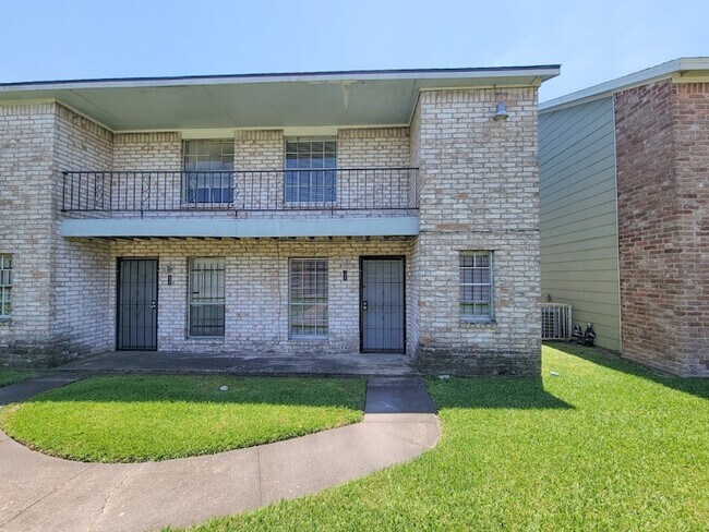 Building Photo - 12330 Ormandy St