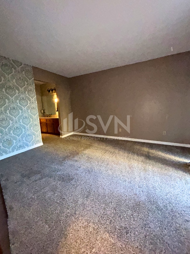 Building Photo - 200 Parma Dr