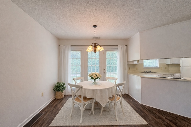 Building Photo - 7 Clayton Ln