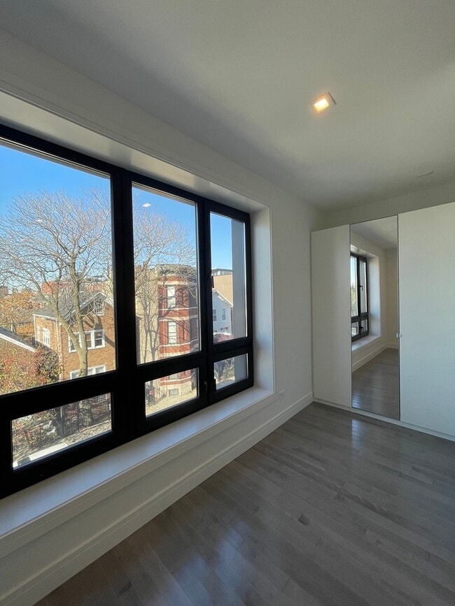 Building Photo - 719 N Elizabeth St