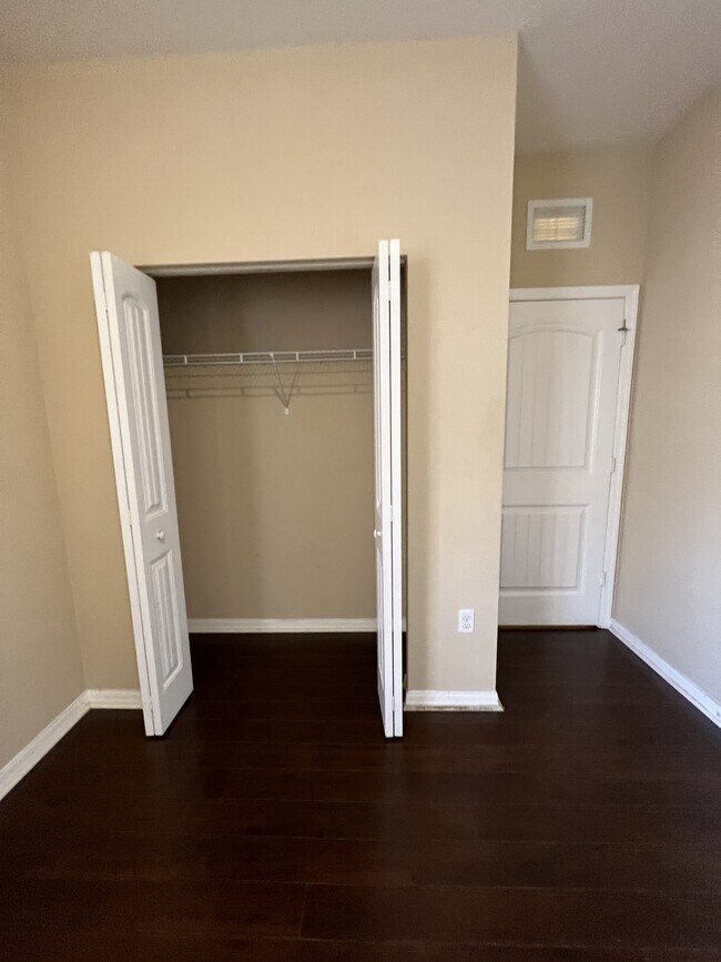 Building Photo - 3530 NW 29th Ct