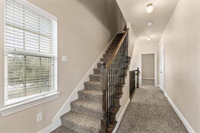 Building Photo - 7915 Parkwood Blvd