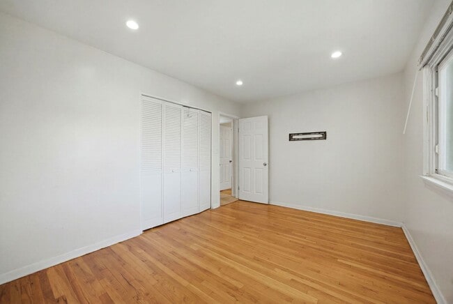 Building Photo - 1142 Brighton Pl
