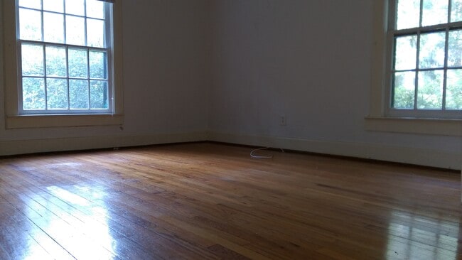 Building Photo - 311 SW 3rd Ave