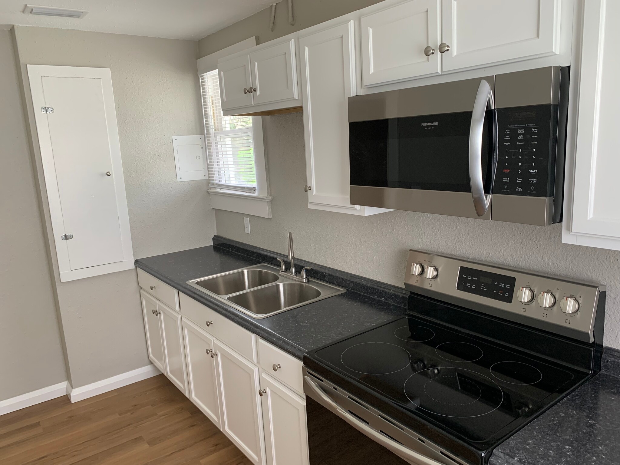 Building Photo - 1341 17th Ave N