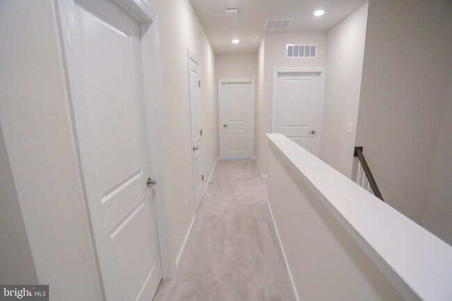 Building Photo - 45132 Kincora Dr