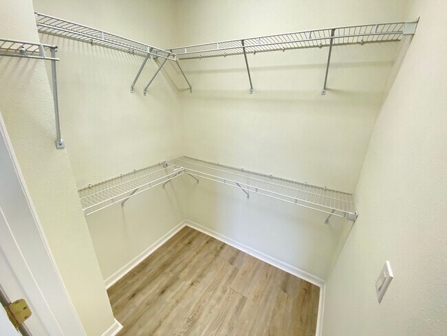 Building Photo - 9435 Myrtle Creek Ln