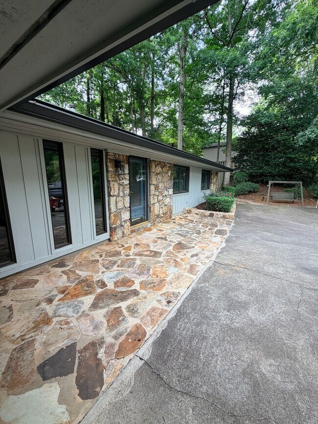 Building Photo - Beautiful Ranch Home in East Cobb's Indian Hills Subdivision!