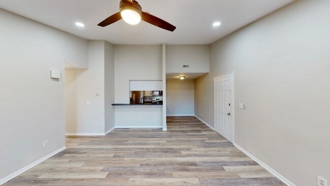 Building Photo - 9617 Vinca Cir