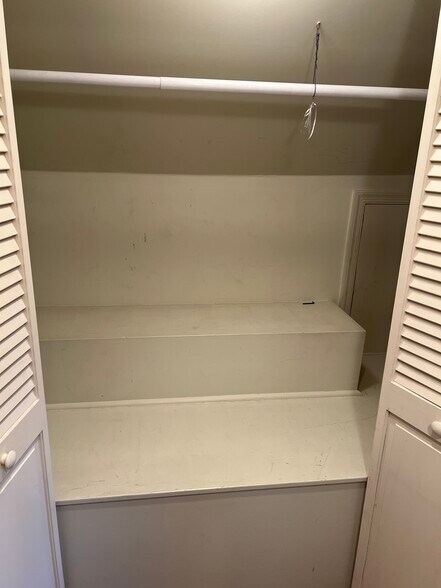 Building Photo - 207 E Main St