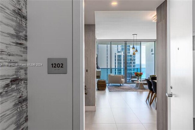 Building Photo - 17550 Collins Ave