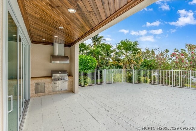 Building Photo - 6530 SE South Marina Way