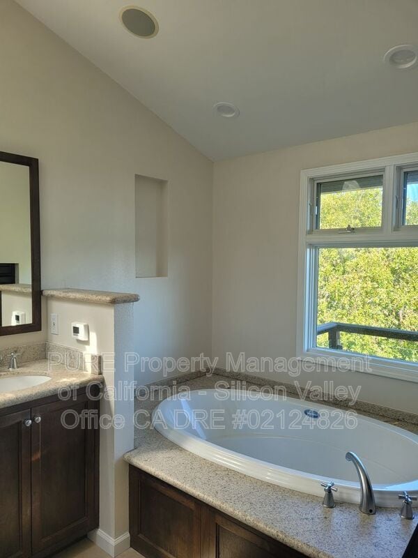 Building Photo - 24791 Northcrest Ln