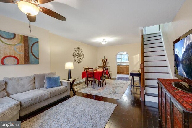 Building Photo - 1006 Morris St