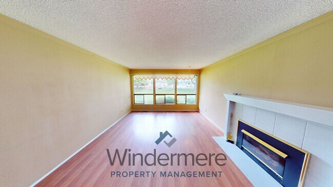 Building Photo - 601 Village Way