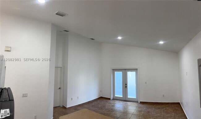 Building Photo - 709 SE 13th Cir