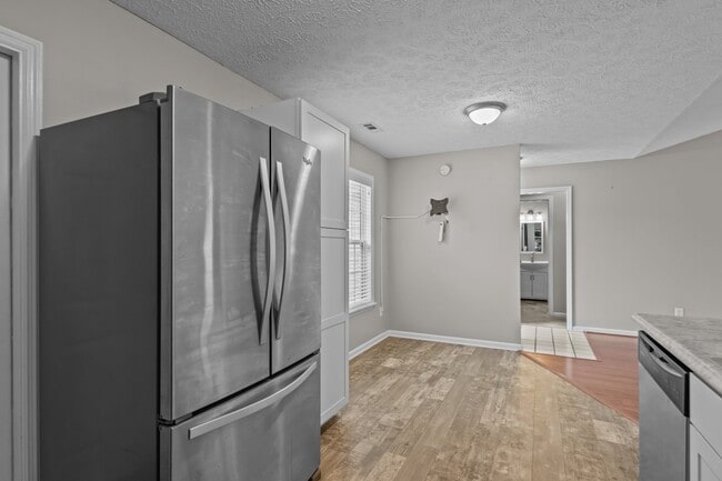 Building Photo - 300 Foxhall Rd