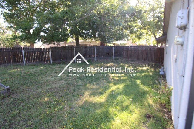 Building Photo - Beautifully Renovated 3bd Citrus Heights Home with Large Yard