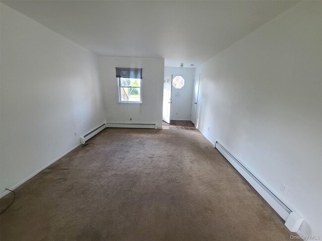 Building Photo - 4 E Walnut St