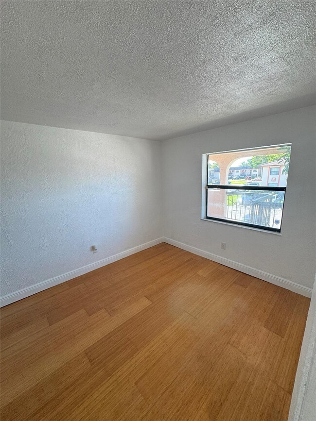 Building Photo - 851 NE 209th Terrace