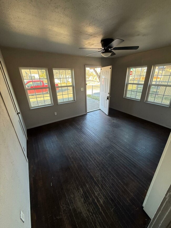 Building Photo - 303 S Fairmont St