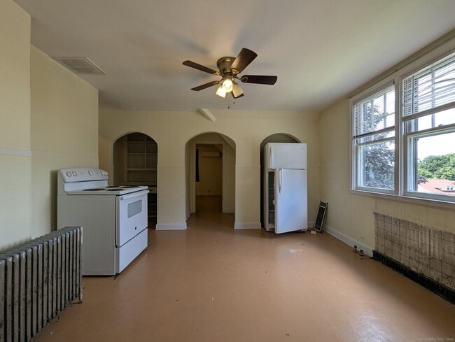 Building Photo - 89 Hillside Ave