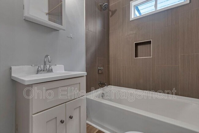 Building Photo - 2023 Sullivant Ave