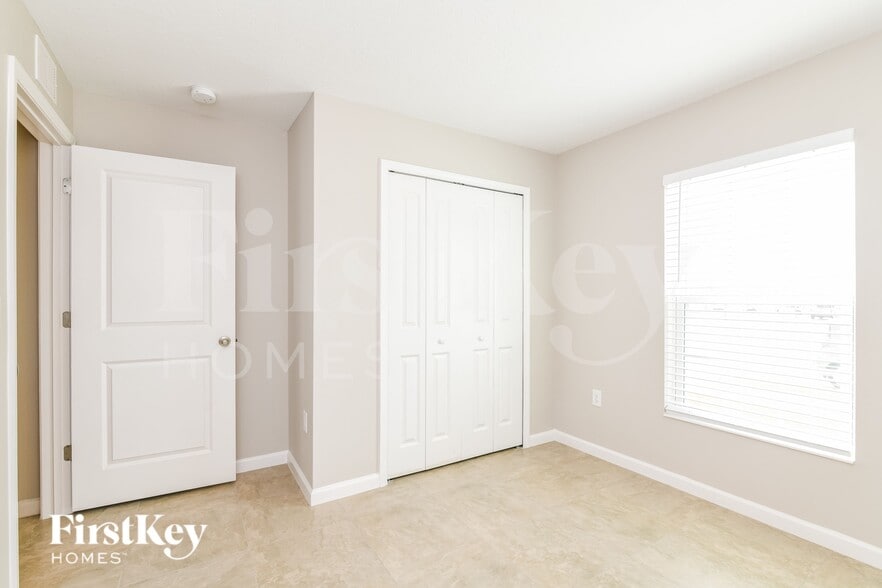 Building Photo - 409 Earhart Dr