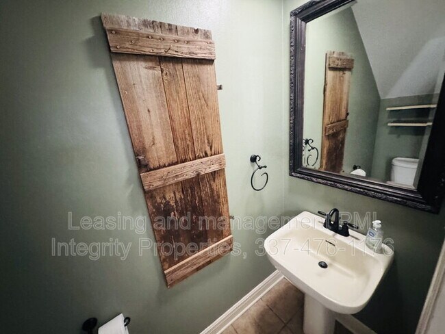 Building Photo - 2343 Robley Dr