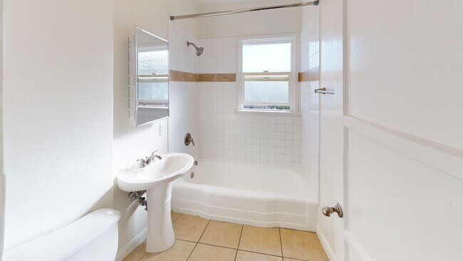Building Photo - Adams apartments...Newly Remodeled 2 Bedro...