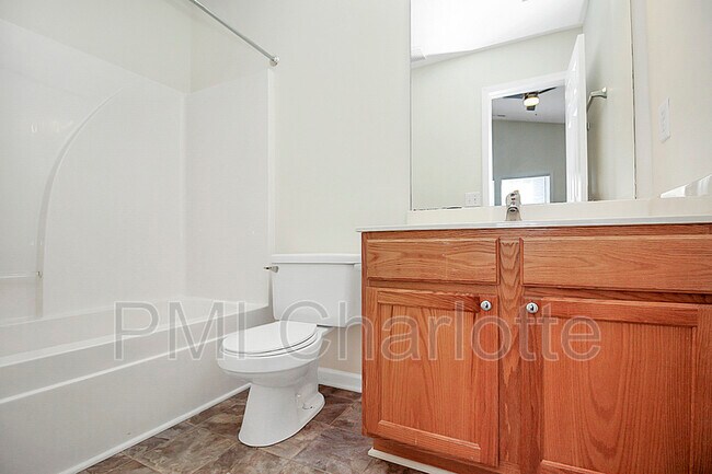 Building Photo - 1815 Butterfly Ln