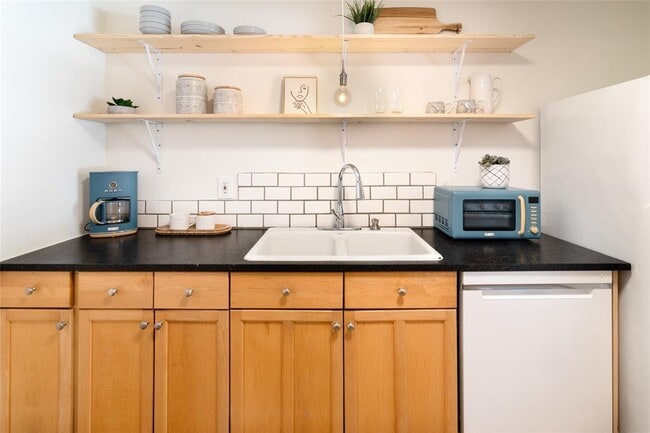 Building Photo - 1800 A Ln