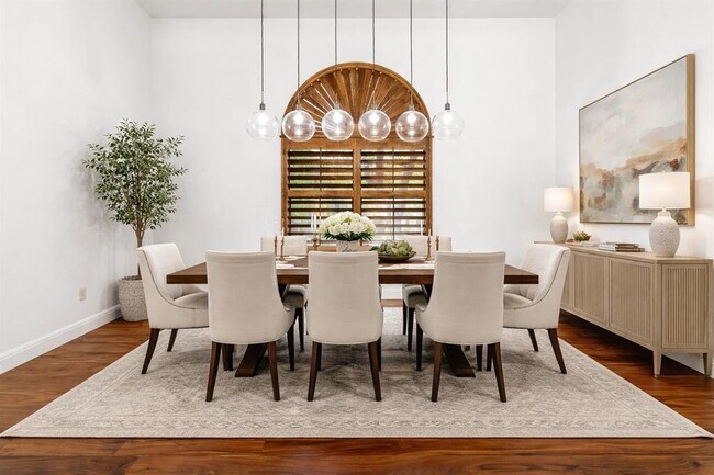 Building Photo - 2633 Collingwood Dr