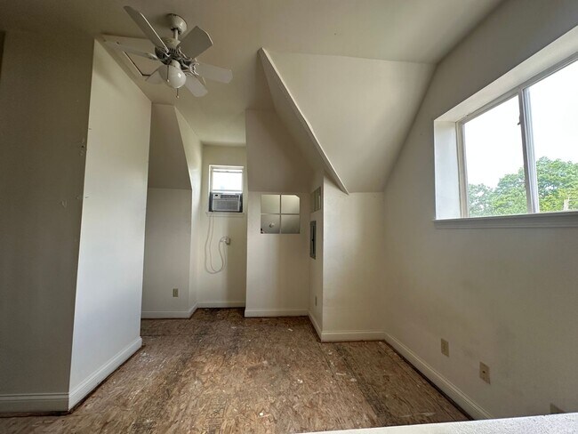 Building Photo - North Campus OSU Single Family Home with 2...