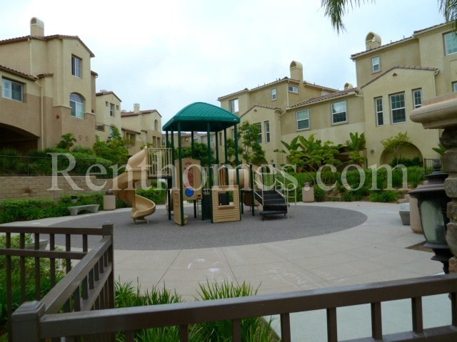 Building Photo - 568 Almond Rd