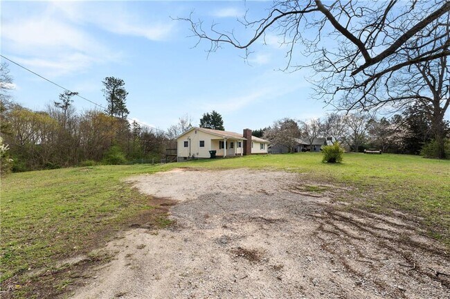 Building Photo - 173 Winndale Rd