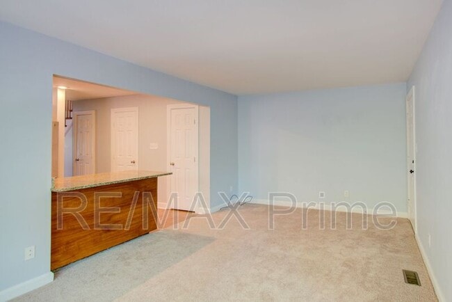 Building Photo - 1229 Llewellyn Ave