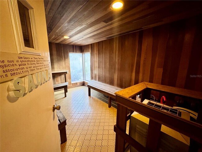 Building Photo - 1100 E Bay Dr