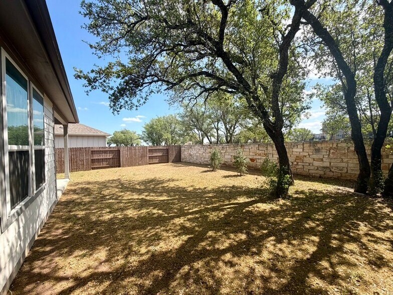 Building Photo - 125 Slenderleaf Dr