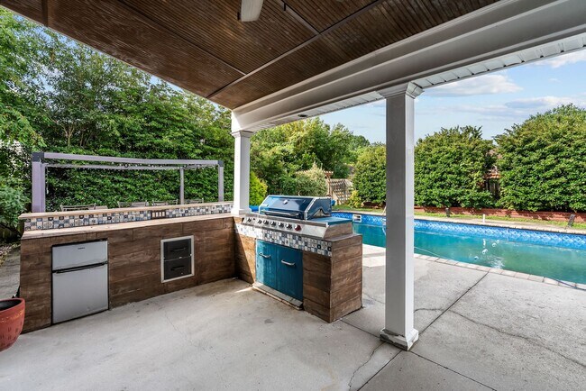 Building Photo - Luxury Family Living with a Resort-Style Backyard in Virginia Beach