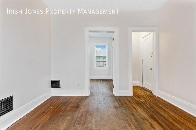 Building Photo - 104 Grote St